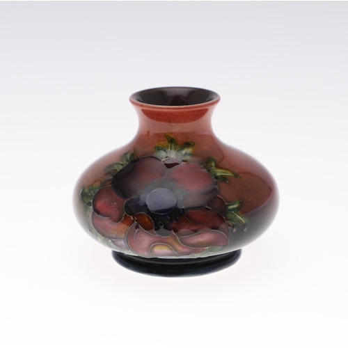 761 - MOORCROFT FLAMBE VASE & LIDDED BOX. A small squat vase painted in the Anemone design with a flambe g... 