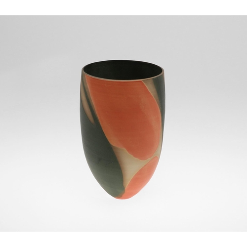 771 - SUZANNE BERGNE (BORN 1939) - LARGE PORCELAIN VASE. A large slender tapering porcelain vase, with pea... 