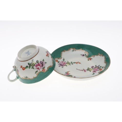 797 - 18THC WORCESTER CUP & SAUCER, & TWO WORCESTER BOWLS. A cup and saucer painted with sprays of flowers... 