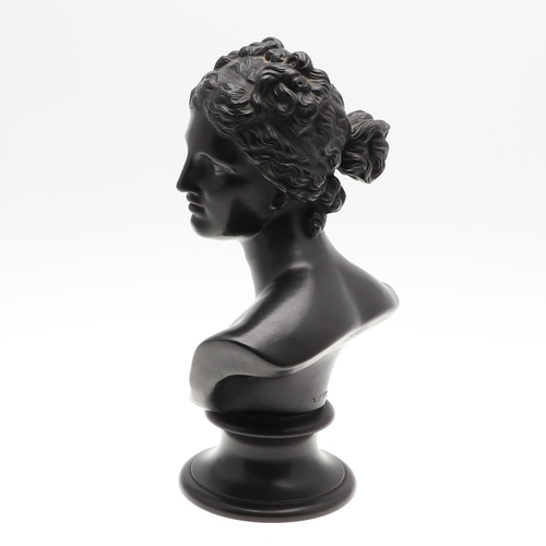 823 - RARE 19THC WEDGWOOD BASALT BUST - VENUS. A 19thc large basalt bust of Venus, raised on a socle base.... 