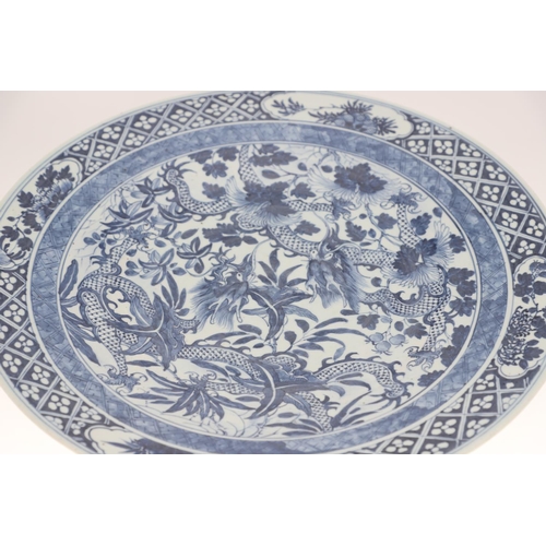 828 - 19THC LARGE CHINESE BLUE & WHITE PORCELAIN DISH. A large late 19thc blue and white dish, painted wit... 