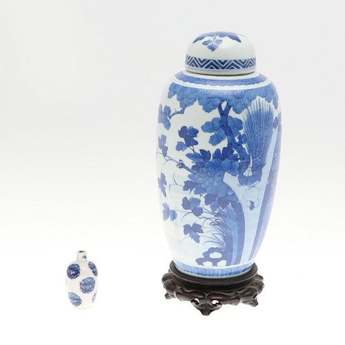 829 - 19THC CHINESE BLUE & WHITE LIDDED JAR, & A MINIATURE VASE/SNUFF BOTTLE. A late 19thc slender ovoid l... 