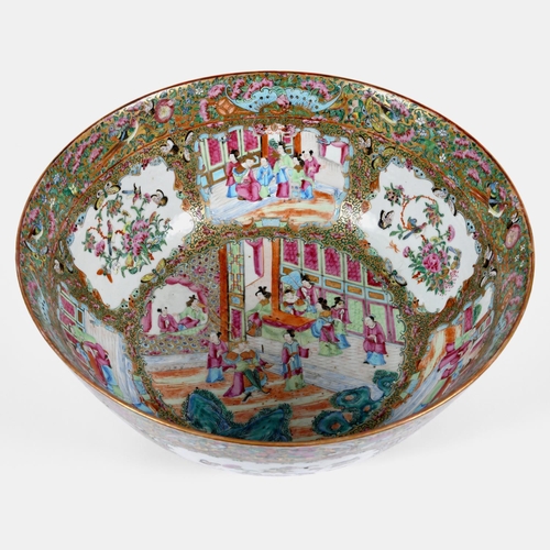 830 - LARGE 19THC CHINESE CANTONESE BOWL & WOODEN STAND. A large 19thc Chinese Cantonese bowl, the interio... 