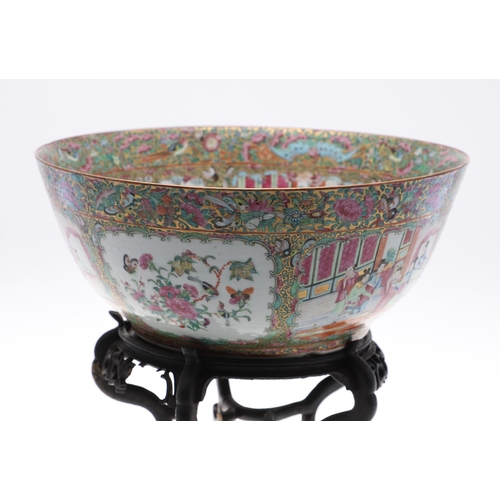 830 - LARGE 19THC CHINESE CANTONESE BOWL & WOODEN STAND. A large 19thc Chinese Cantonese bowl, the interio... 