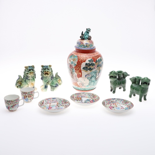 832 - JAPANESE LIDDED JAR, CHINESE CANTONESE CUPS & SAUCERS & DOGS OF FO. A large lidded jar probably late... 