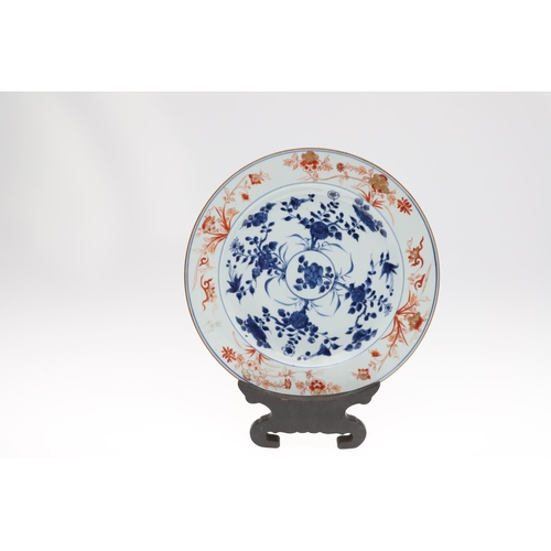 849 - CHINESE KANGXI DISH & ARMORIAL DISH. A Chinese underglaze blue and iron red dish, painted to the cen... 