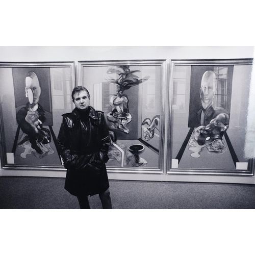 541 - JOHN MINIHAN (B.1946). FRANCIS BACON, PARIS, 1977. (d) Photograph, mounted on board; signed, titled ... 