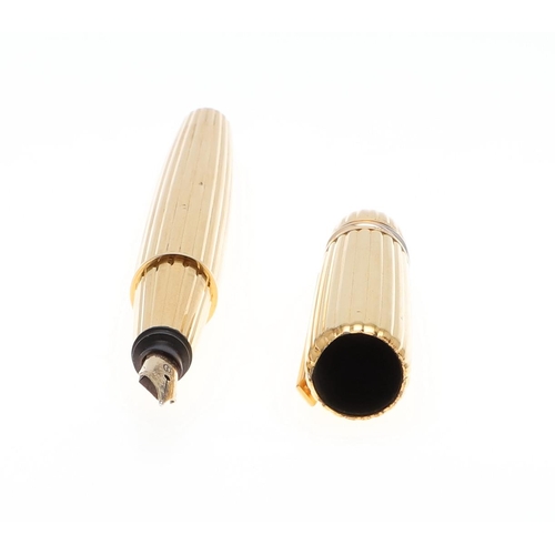 577 - PASHA DE CARTIER FOUNTAIN PEN. A gold plated fountain pen with a 18k gold nib, the cap with a clip a... 