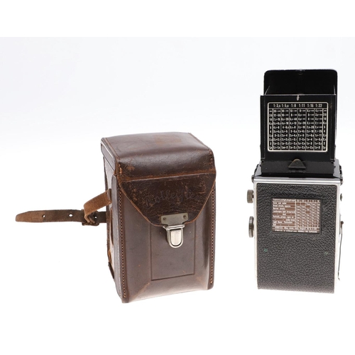 592 - VINTAGE ROLLEIFLEX CAMERA & ACCESSORIES. A Rolleiflex Franke & Heidecke twin lens Compur Camera with... 