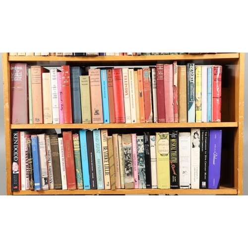 609 - LARGE COLLECTION OF THEATRE, PANTOMINE & ACTING RELATED BOOKS. A large collection of Theatre and rel... 