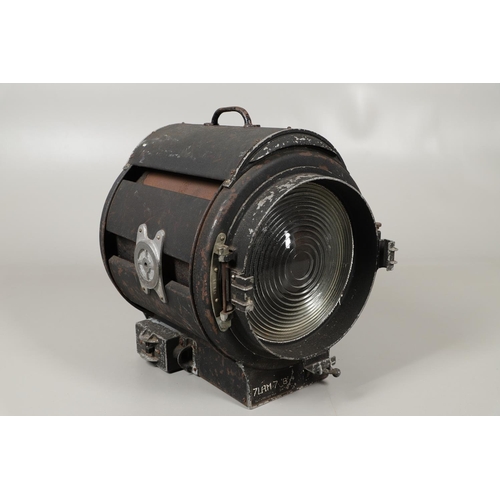 628 - MOLE-RICHARDSON & CO - LARGE THEATRE SPOTLIGHT. A large theatre spotlight, with a metal case and car... 