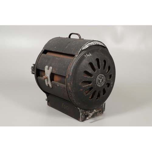 628 - MOLE-RICHARDSON & CO - LARGE THEATRE SPOTLIGHT. A large theatre spotlight, with a metal case and car... 