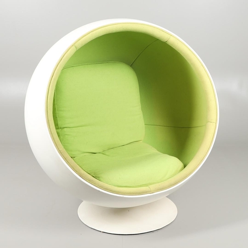 654 - AFTER EERO AARNIO - RETRO 'BALL' CHAIR. A retro circa 1960's/1970's ball chair, designed by Eero Aar... 