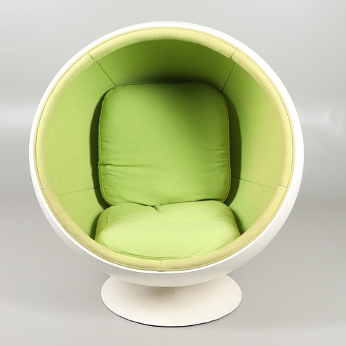 654 - AFTER EERO AARNIO - RETRO 'BALL' CHAIR. A retro circa 1960's/1970's ball chair, designed by Eero Aar... 