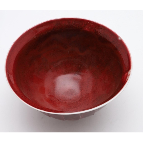 720 - DAVID LEACH (1911-2005) - PORCELAIN BOWL. (d) A fluted porcelain bowl with a copper red glaze, 'DL' ... 