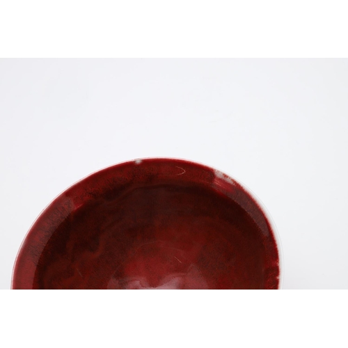 720 - DAVID LEACH (1911-2005) - PORCELAIN BOWL. (d) A fluted porcelain bowl with a copper red glaze, 'DL' ... 