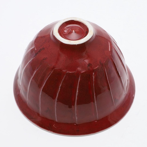 720 - DAVID LEACH (1911-2005) - PORCELAIN BOWL. (d) A fluted porcelain bowl with a copper red glaze, 'DL' ... 