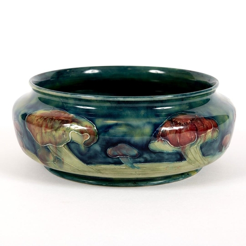 732 - A MOORCROFT CLAREMONT BOWL - LIBERTY & CO. A Moorcroft bowl of shallow form, painted in the Claremon... 