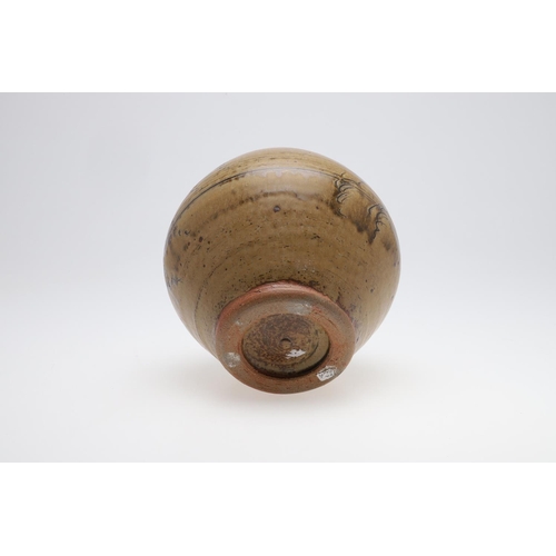 750 - PHIL ROGERS (1951-2020) - STUDIO POTTERY VASE. (d) A globular stoneware vase with a green ash glaze ... 