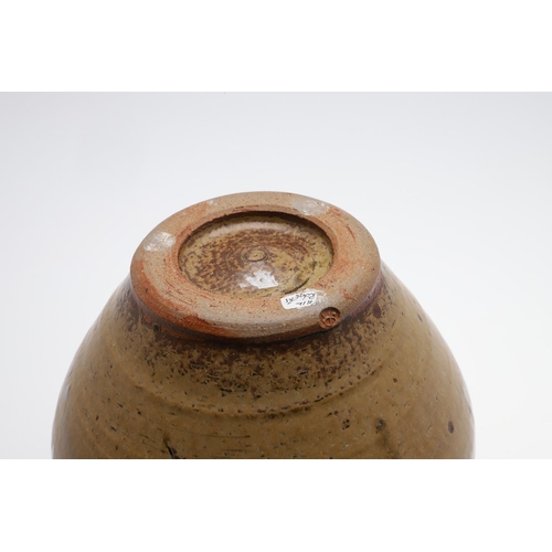 750 - PHIL ROGERS (1951-2020) - STUDIO POTTERY VASE. (d) A globular stoneware vase with a green ash glaze ... 