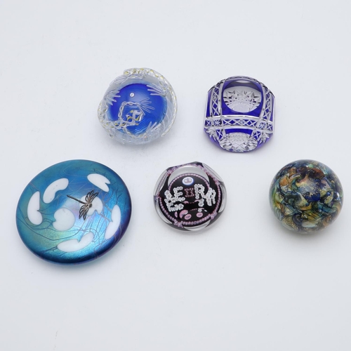 771 - JOHN DITCHFIELD PAPERWEIGHT, WHITEFRIARS COMMEMORATIVE PAPERWEIGHT & OTHER PAPERWEIGHTS. Including a... 