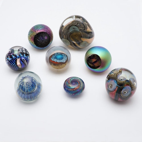 775 - AMERICAN GLASS PAPERWEIGHTS - INCLUDING SCHUSTER & GLASS EYE STUDIO. Various paperweights including ... 