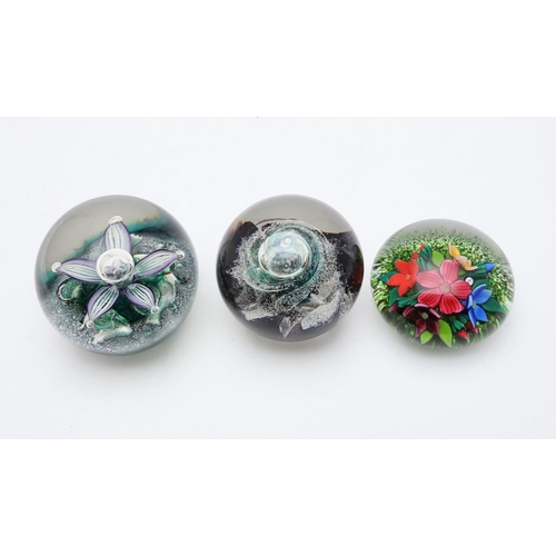 776 - SCOTTISH BORDERS ART GLASS PAPERWEIGHT & SELKIRK PAPERWEIGHTS. Including a Scottish Borders Bouquet ... 