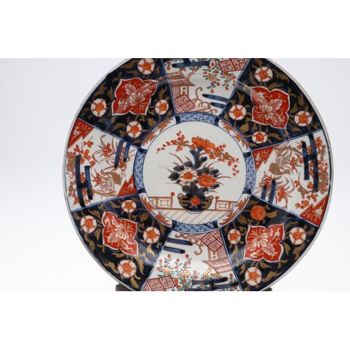 844 - 19THC JAPANESE IMARI DISH. A late 19thc Japanese Imari dish, painted in the centre with a vase of fl... 