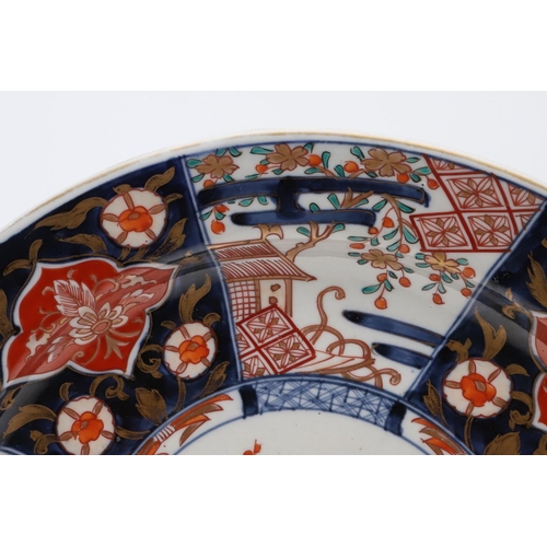 844 - 19THC JAPANESE IMARI DISH. A late 19thc Japanese Imari dish, painted in the centre with a vase of fl... 