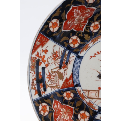 844 - 19THC JAPANESE IMARI DISH. A late 19thc Japanese Imari dish, painted in the centre with a vase of fl... 