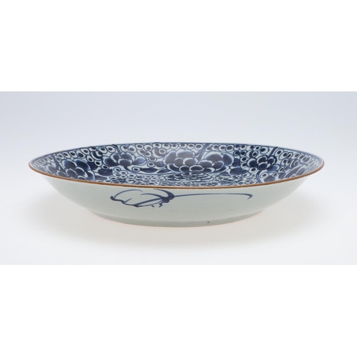 848 - LARGE CHINESE BLUE & WHITE DISH - KANGXI. Kangxi Period (1654-1722), the large blue and white dish p... 