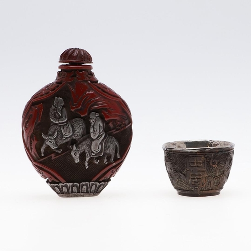 849 - CHINESE & JAPANESE ITEMS - INCLUDING NETSUKE & SNUFF BOTTLE. A mixed lot including a lacquer snuff b... 