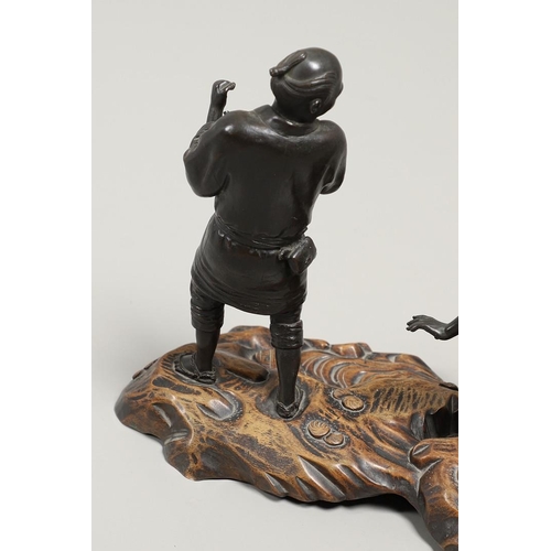 850 - JAPANESE BRONZE FIGURE GROUP & CARVED WOODEN STAND. Meiji period, including two detailed bronze figu... 