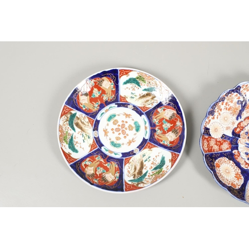 858 - LARGE JAPANESE IMARI CHARGER & TWO OTHER ITEMS. Meiji period, a large porcelain charger with a scall... 