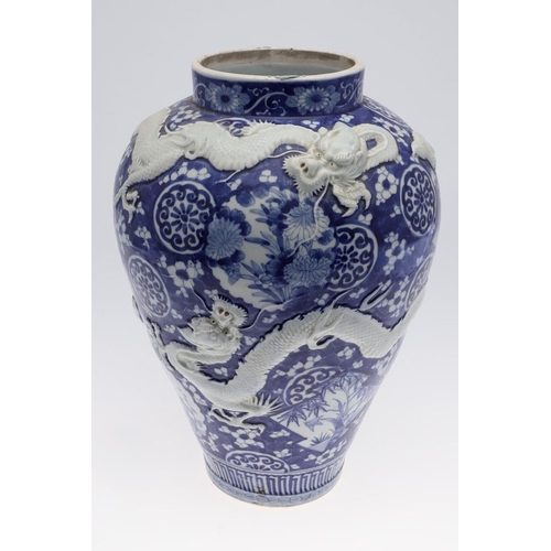 862 - LARGE JAPANESE ARITA BLUE & WHITE PORCELAIN JAR. A large 19thc Arita jar of tapering form, painted w... 