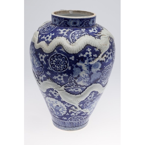 862 - LARGE JAPANESE ARITA BLUE & WHITE PORCELAIN JAR. A large 19thc Arita jar of tapering form, painted w... 