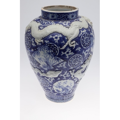 862 - LARGE JAPANESE ARITA BLUE & WHITE PORCELAIN JAR. A large 19thc Arita jar of tapering form, painted w... 