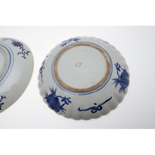 863 - JAPANESE IMARI DISHES & OTHER ITEMS. Mostly late 19thc, including a scalloped shaped dish with centr... 