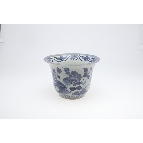 868 - EARLY JAPANESE ARITA PORCELAIN JARDINIERE. Circa 1690-1700, a large blue and white porcelain jardini... 