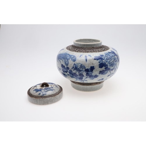 869 - LARGE CHINESE BLUE & WHITE LIDDED JAR. Late 19thc or early 20thc, the lidded jar of globular form an... 