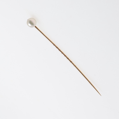 1036 - A PEARL AND GOLD STICK PIN. mounted with an untested pearl, 1.1 grams.  *CR  With some wear.