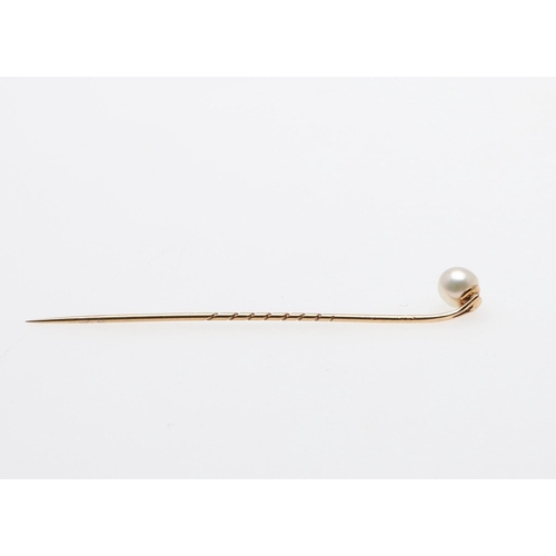 1036 - A PEARL AND GOLD STICK PIN. mounted with an untested pearl, 1.1 grams.  *CR  With some wear.