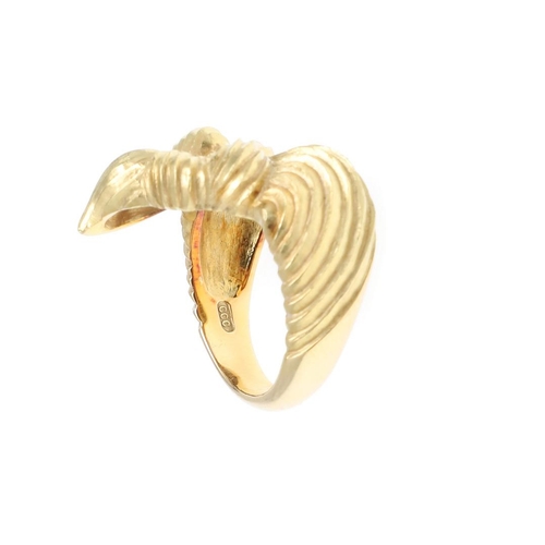 1058 - AN 18CT GOLD BOW RING. with ridged decoration, hallmarked for London 1970, 14.5 grams. Size M 1/2.  ... 