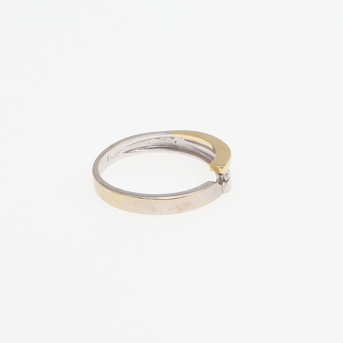 1074 - AN 18CT TWO COLOUR GOLD AND DIAMOND ABSTRACT RING. mounted with a circular-cut diamond, 3.4 grams. S... 