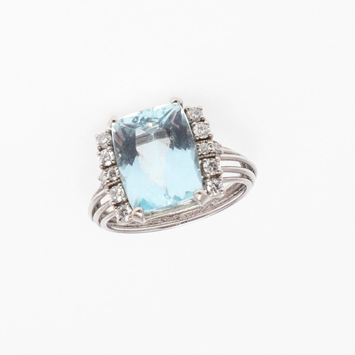 1280 - AN AQUAMRINE AND DIAMOND RING. the rectangular-shaped aquamarine is set with six circular-cut diamon... 