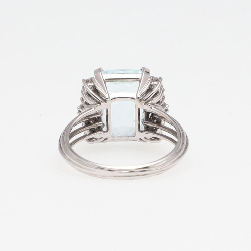 1280 - AN AQUAMRINE AND DIAMOND RING. the rectangular-shaped aquamarine is set with six circular-cut diamon... 