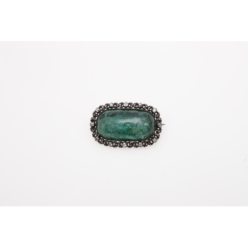 1287 - AN EMERALD AND DIAMOND BRACELET. formed with five graduated oval-shaped foil backed cabochon emerald... 