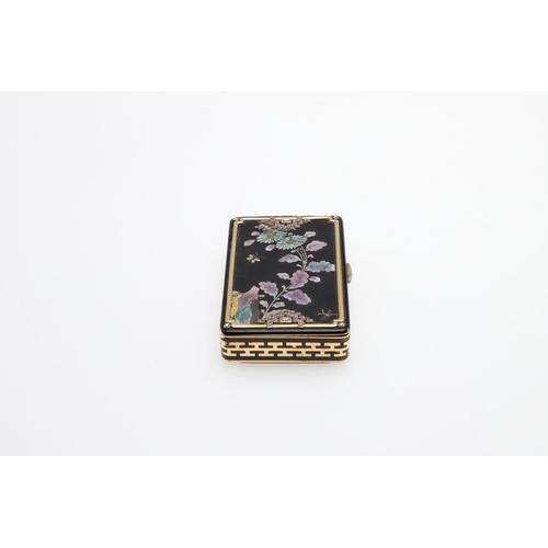 1316 - CARTIER. AN ART DECO LAC BURGAUTE, DIAMOND AND 18CT GOLD VANITY CASE. the shell inlay decoration dep... 