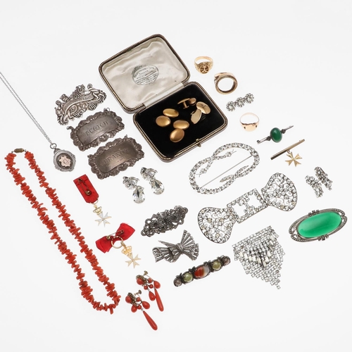 907 - A QUANTITY OF JEWELLERY. including a pair of oval-shaped 18ct gold cufflinks and two 18ct gold dress... 