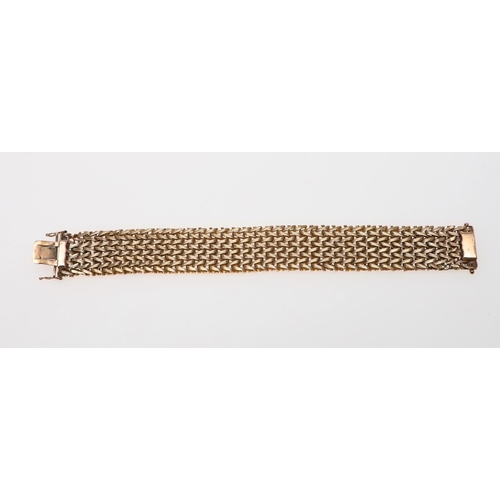 931 - A 9CT GOLD BRACELET. of openwork woven design, with concealed clasp, 19.5cm long, 39.4 grams.  *CR  ... 